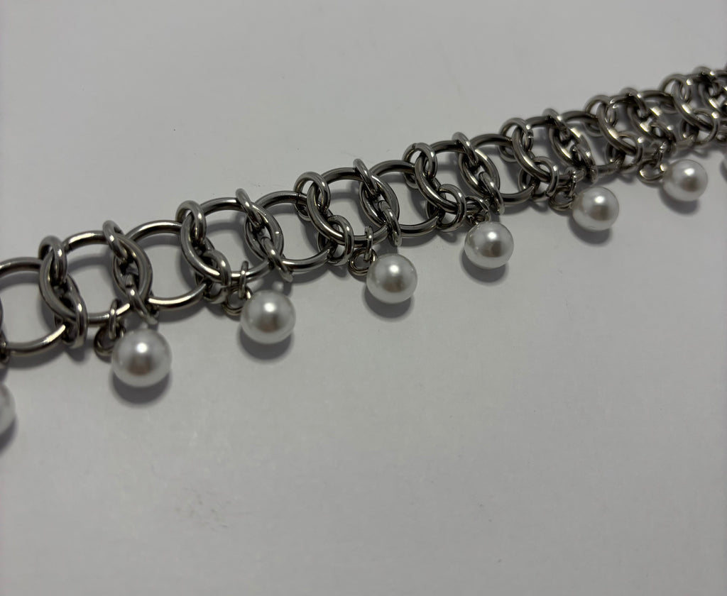 Faux Pearlescent Choker