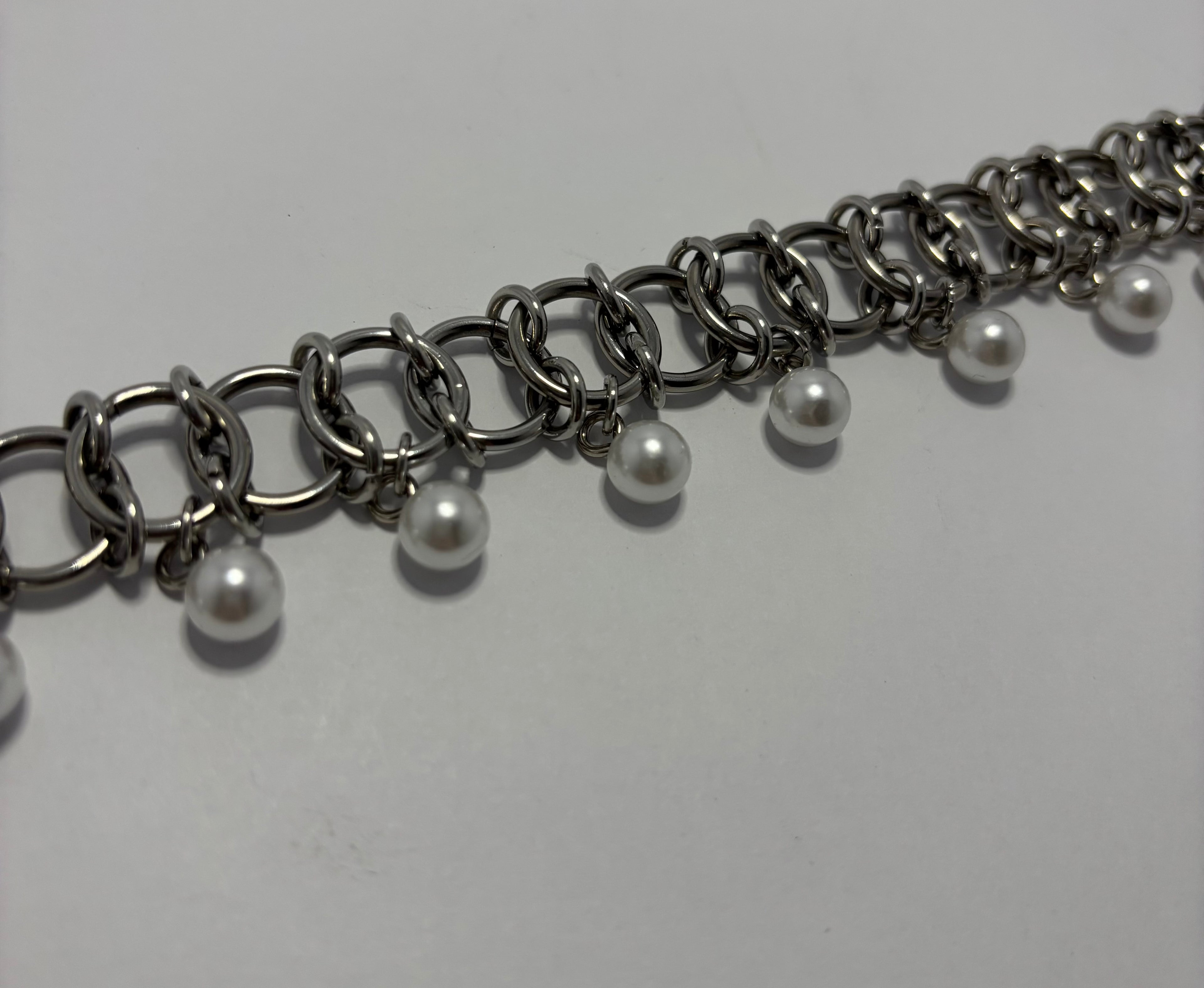 Faux Pearlescent Choker